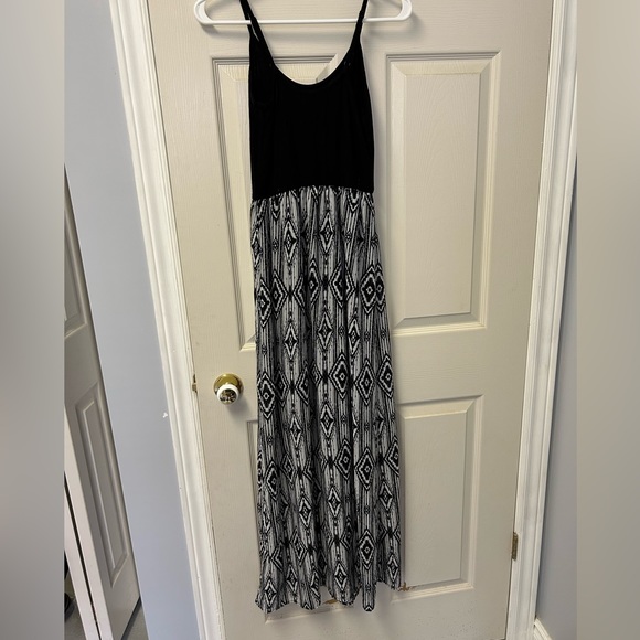 🛍️3/20🛍️ Suzy Shier Sundress - Picture 2 of 6
